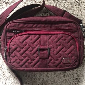 LUG BRAND CAROUSEL CROSSBODY HEATHER CRANBERRY